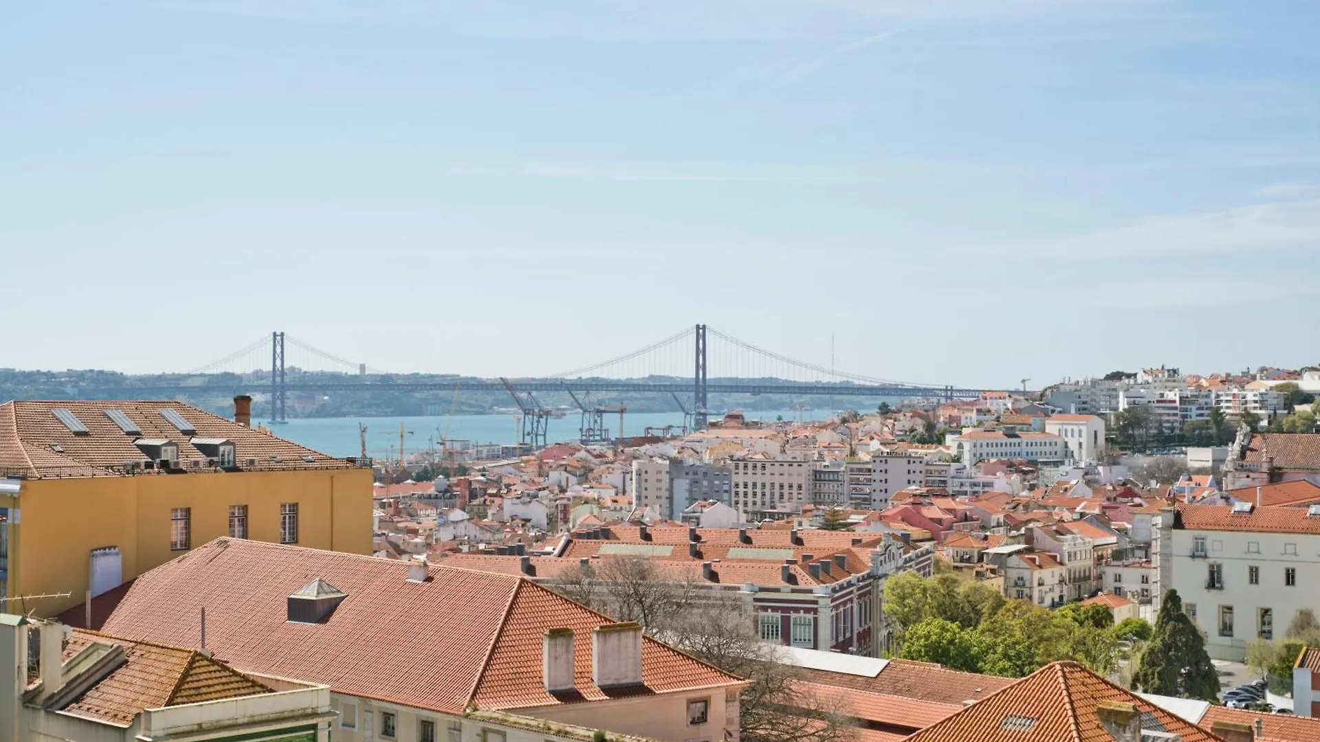 Casa Das Janelas Com Vista Lisbon Guest house