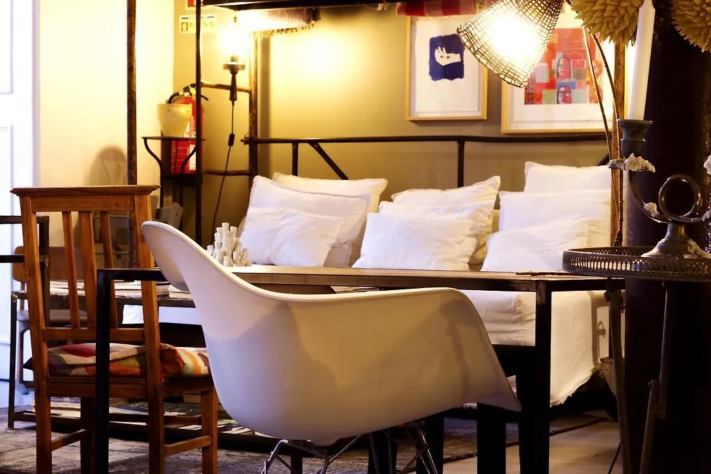 Guest house Casa Das Janelas Com Vista Lisbon